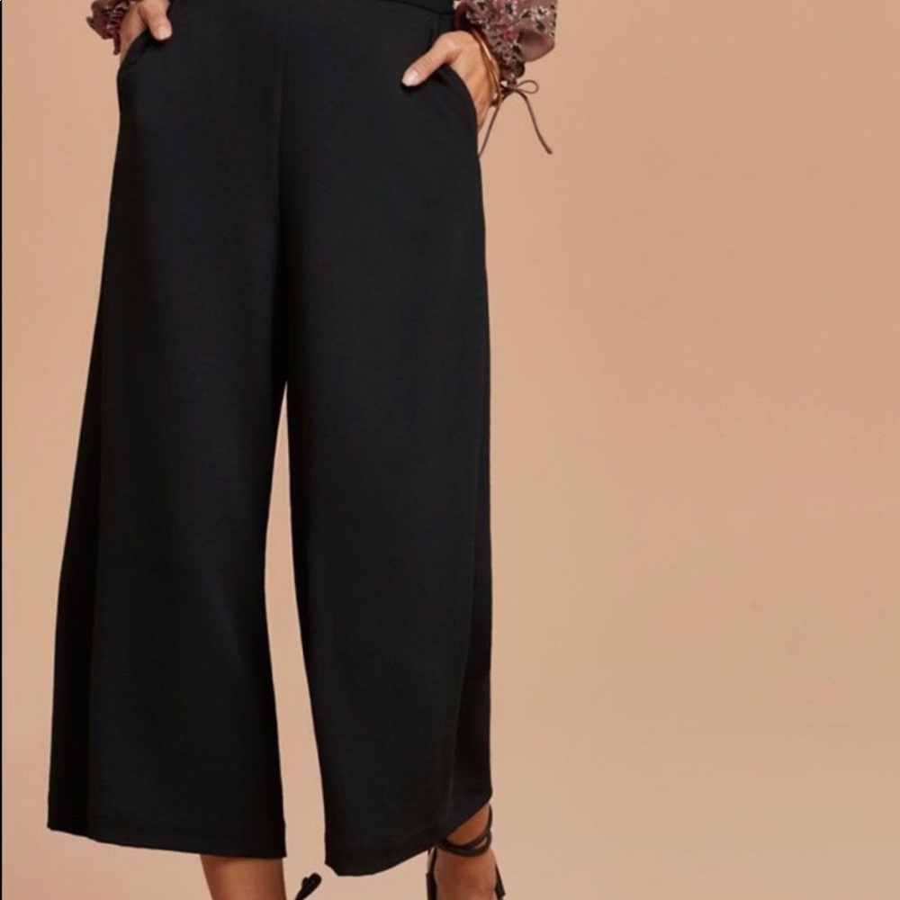 (3 for $120) Wilfred Aritzia Lalemant Culotte Wide-Leg Pants - Picture 2 of 5